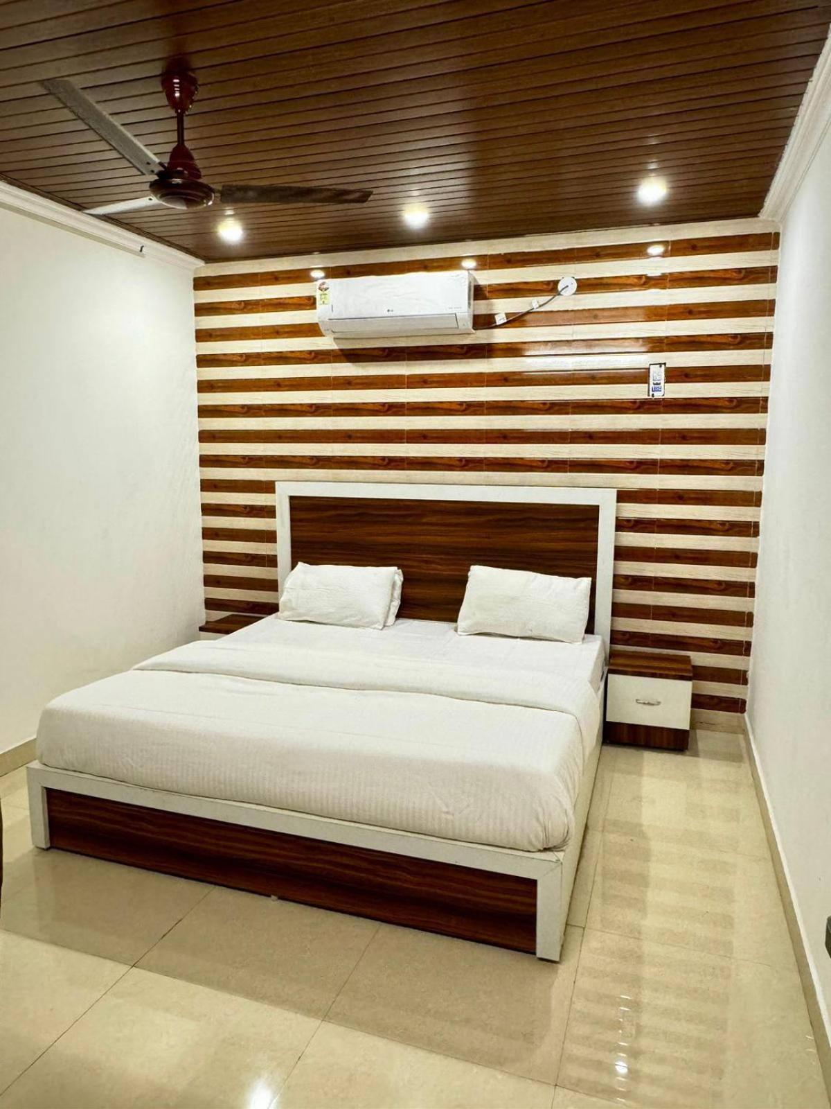 Hotel Walk Inn Faridabad Luaran gambar